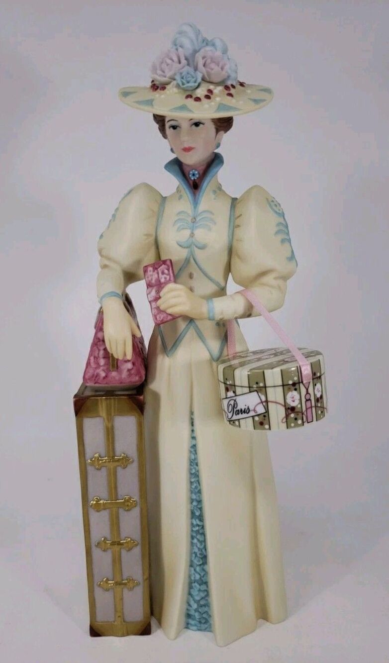 Avon Mrs Albee Award Figurine Statue 2002 in Box Representative President's Club